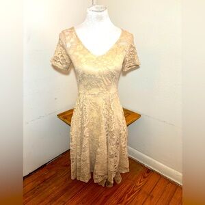 Mua Dress Lace Midi Dress